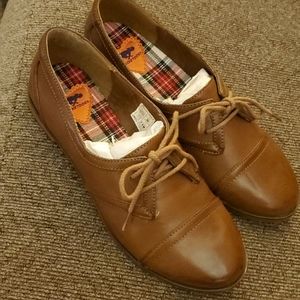 Rocket Dog brown tied flats size 8